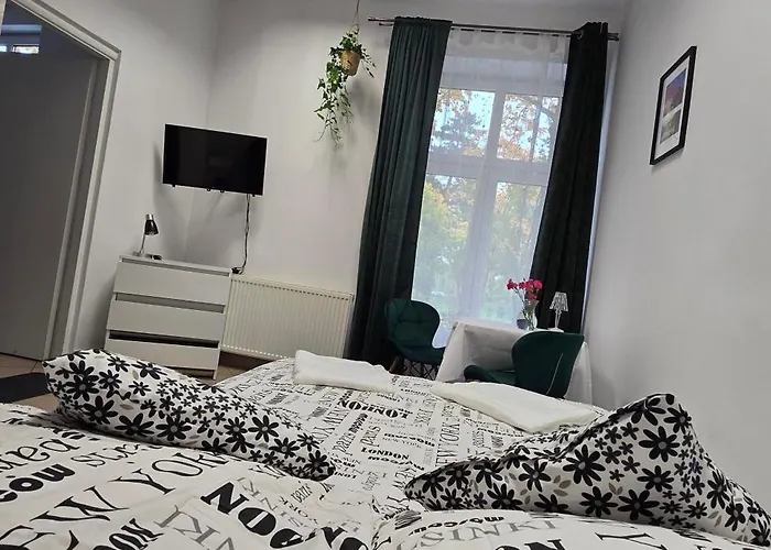 公寓 Strefa Zen Z Klimatem Przy Parku. 耶莱尼亚古拉